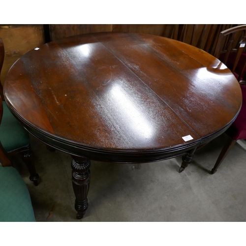 136 - A Victorian mahogany extending dining table