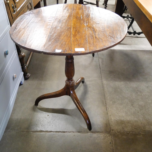 182 - A George III circular oak tilt-top tripod tea table