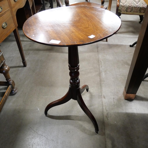 183 - A Victorian mahogany circular tripod tea table