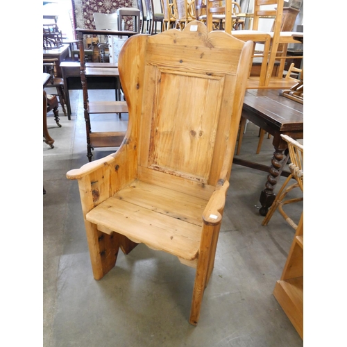 195 - A pine lambing chair and bookshelf