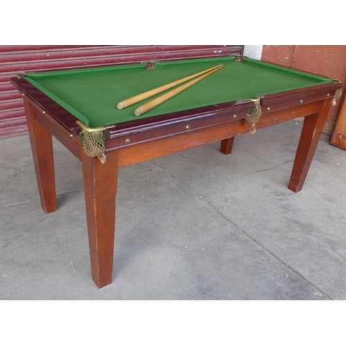 200 - An early 20th Century mahgoany snooker dining table