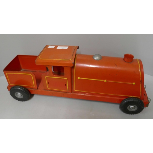 305 - A vintage toy Tri-ang Express train