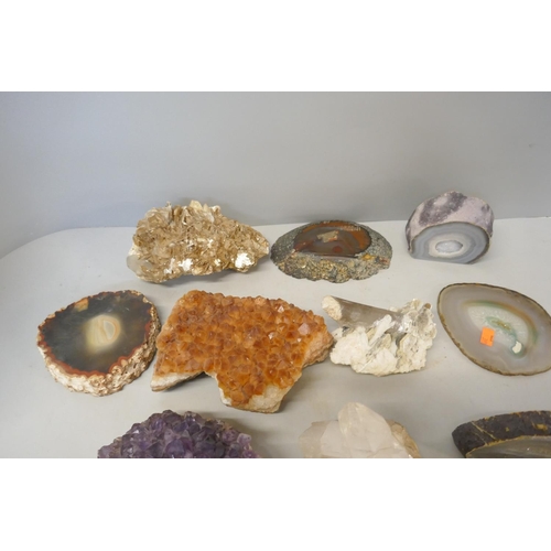 319 - A box of mineral samples and geodes