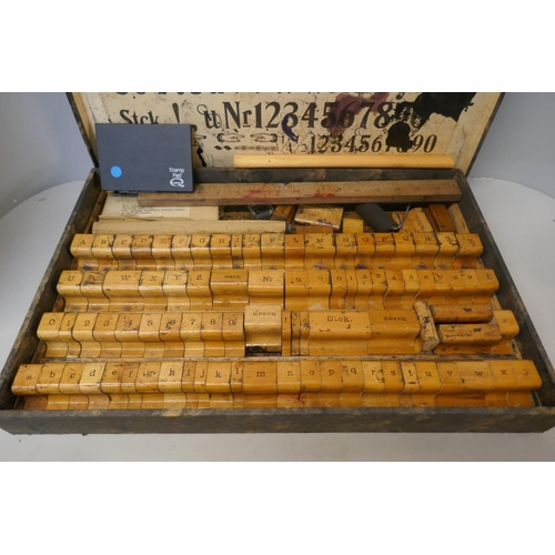 329 - A cased Simplex 8125 printing block set