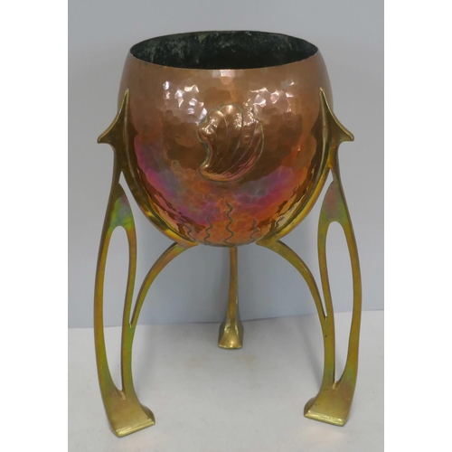 337 - A Secessionist movement Jugendstil brass and copper jardiniere on stand, c1910,