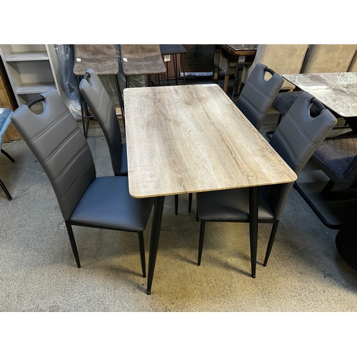 1540 - An Upton small dining table and chair set