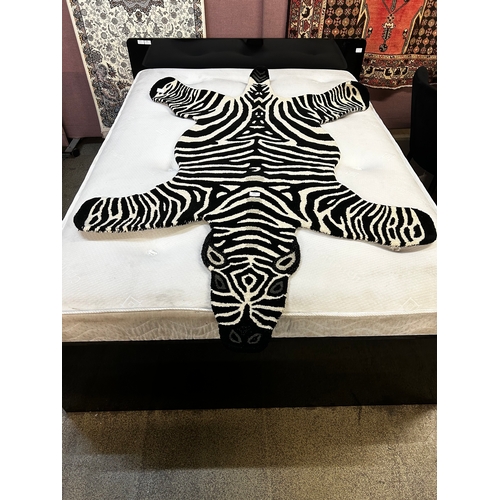 1561 - A 6ft x 4ft rug in the form of a zebra