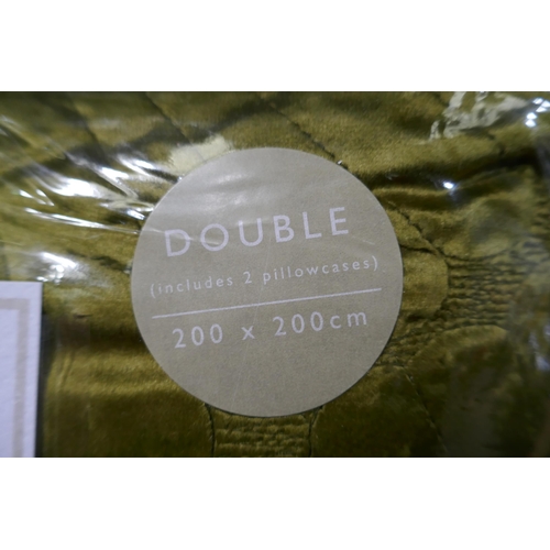 3002 - Kensington Blush Palmeria Green Double Duvet Cover and Pillowcase Set (312-93) * This lot is subject... 