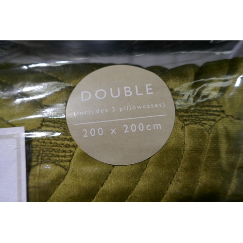 3003 - Kensington Blush Palmeria Green Double Duvet Cover and Pillowcase Set (312-94) * This lot is subject... 