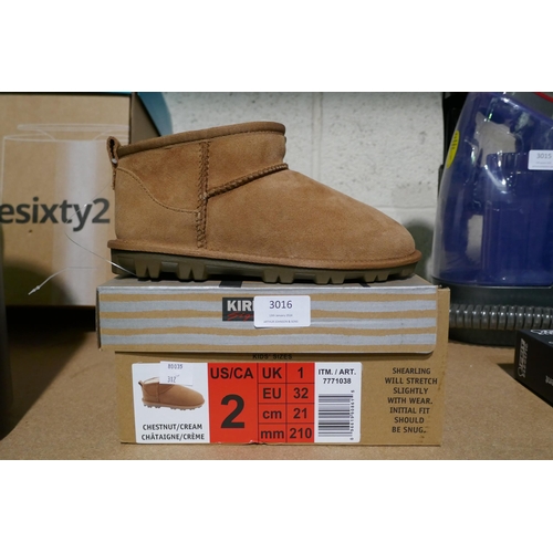 3016 - Kirkland Signature chestnut boots, UK 1/ EU 32   (312-801)  * This lot is subject to vat