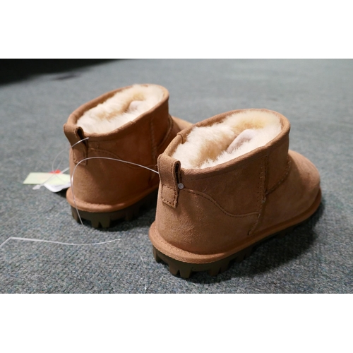 3016 - Kirkland Signature chestnut boots, UK 1/ EU 32   (312-801)  * This lot is subject to vat