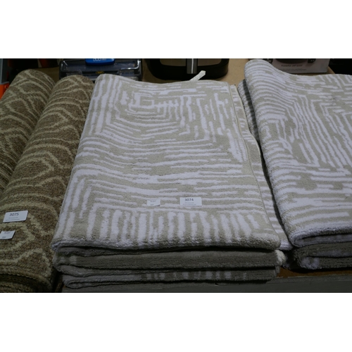 3074 - Three Polyester Accent Rugs  (76x114cm)  (309-311)   * This lot is subject to vat