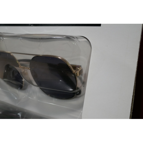 3133 - Marc Jacobs Lady's Clam Sunglasses (312-118) * This lot is subject to VAT