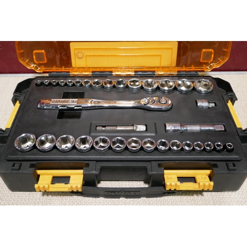 3138 - Dewalt Small Mech Set  (312-279) * This lot is subject to VAT