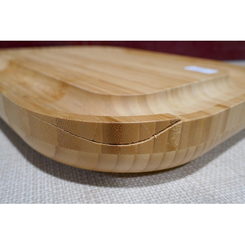 3150 - Bamboo Cheese Board With 4 Tools - Damaged (312-72) * This lot is subject to VAT