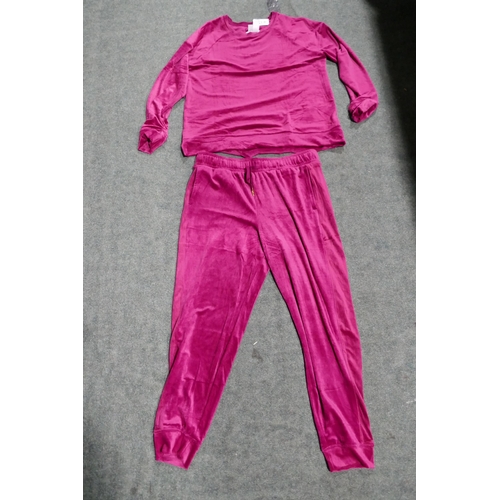 3178 - Lady's DKNY, etc. loungewear and pyjamas - assorted sizes, prints, etc. * This lot is subject to VAT