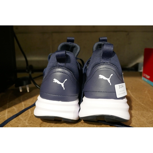 3194 - A pair of men's navy Puma trainers - UK size 9 * This lot is subject to VAT