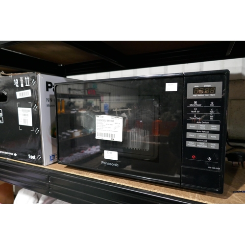 3195 - Panasonic Solo Black Microwave (311-171)    * This lot is subject to vat