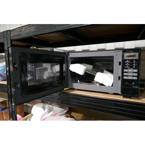 3195 - Panasonic Solo Black Microwave (311-171)    * This lot is subject to vat