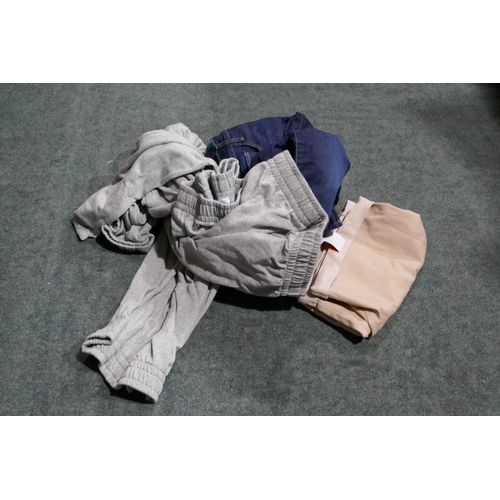 3205 - A quantity of lady's joggers and jeans - various sizes, styles and colours * This lot is subject to ... 