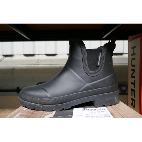 3207 - A pair of women's black weatherproof ankle wellies - size 6 * This lot is subject to VAT