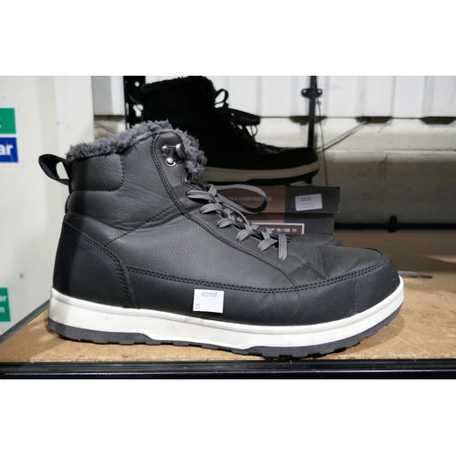 3210 - Two pairs of  men's weatherproof boots - sizes 11 and 13 * This lot is subject to VAT