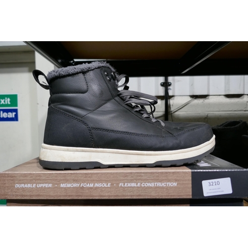 3210 - Two pairs of  men's weatherproof boots - sizes 11 and 13 * This lot is subject to VAT