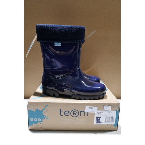 3212 - A pair of kid's navy wellies - size 2/3 - with box * This lot is subject to VAT