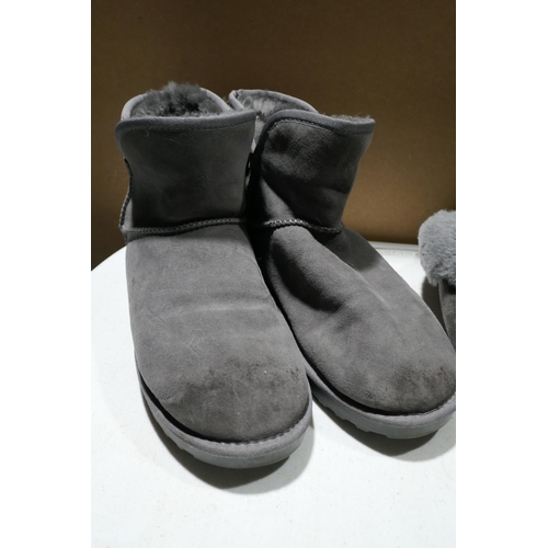 3214 - Two pairs of grey shearling boots/slippers - sizes 7 and 8 * This lot is subject to VAT