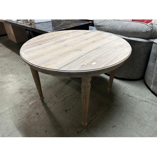 1626 - A circular pine table