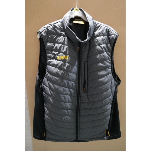 3257 - A men's Dewalt grey body warmer - size XL * This lot is subject to VAT