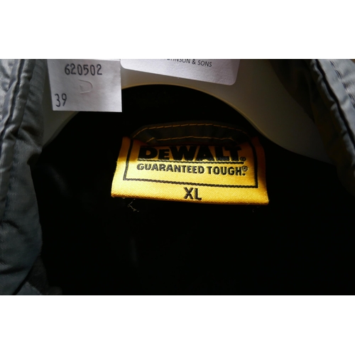 3257 - A men's Dewalt grey body warmer - size XL * This lot is subject to VAT