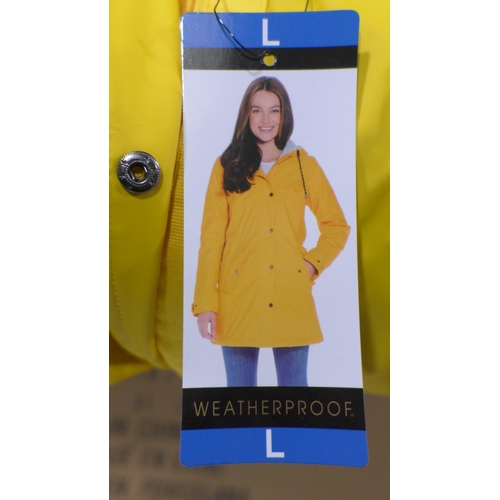 3279 - A quantity of women's yellow rain macs - mixed sizes * This lot is subject to VAT