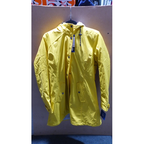 3279 - A quantity of women's yellow rain macs - mixed sizes * This lot is subject to VAT