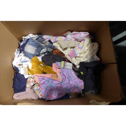 3292 - Assorted kid's clothing - various sizes/styles/colours * This lot is subject to VAT