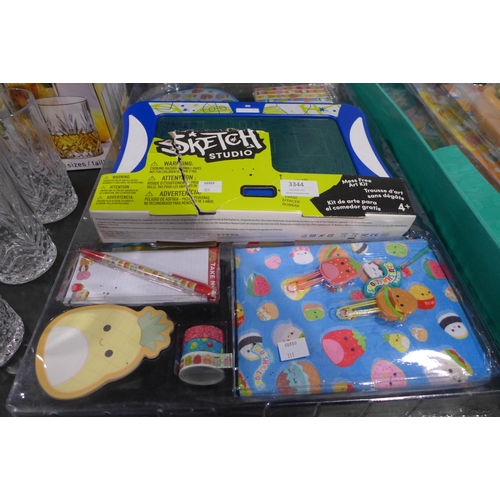 3344 - Boogieboard Sketch Studio and Squish Activity Set   S/S   (311-440,452)    * This lot is subject to ... 