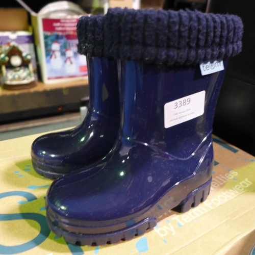 3389 - Pair of childs navy term wellies ( size22/23)  (312-810)  * This lot is subject to vat