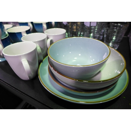 3401 - Over and Black dinnerware and 3 mugs - incomplete (312-812)  * This lot is subject to vat