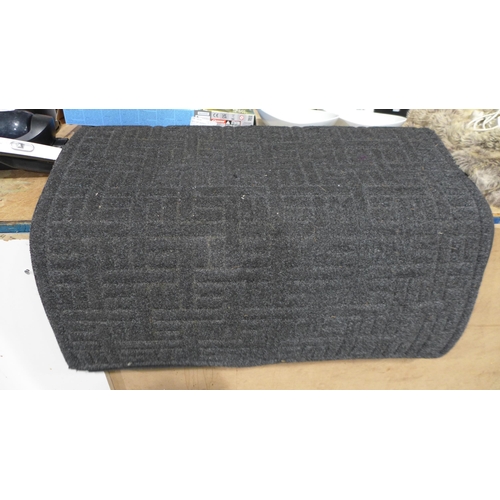 3455 - Apache Mills Outdoor Mat (24cm x 39cm) (312-81) * This lot is subject to VAT