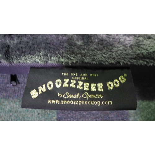 3493 - Snooze Dog Deluxe Reversible Pet Mat (312-298) * This lot is subject to VAT