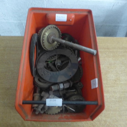 2004 - A quantity of weight indicators, injectors, gears and other items