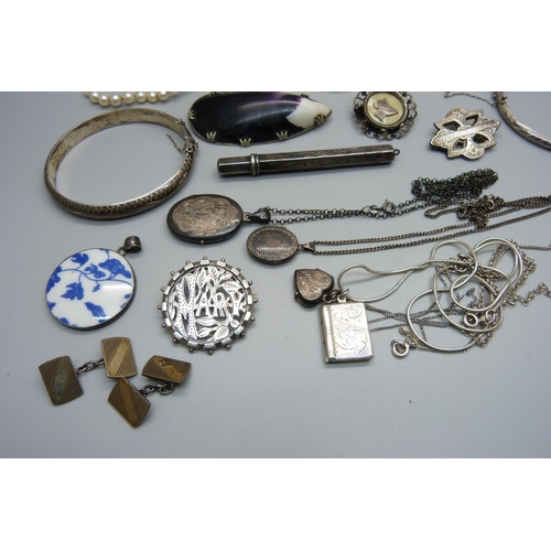 1004 - A collection of silver and white metal jewellery, a pair of 9ct gold on silver cufflinks and a silve... 