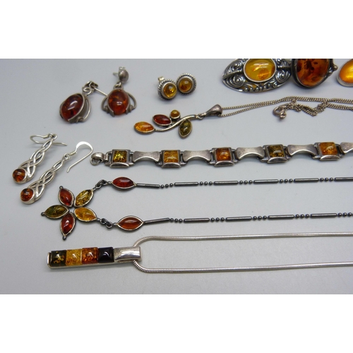 1012 - A collection of silver set amber jewellery