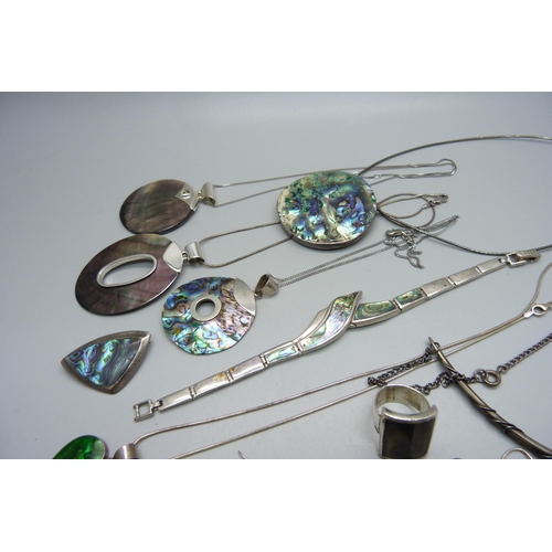 1013 - A collection of silver and abalone jewellery