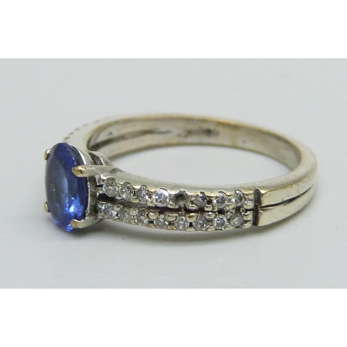 1033 - A 9ct gold, tanzanite and zircon ring, 3.1g,M/N