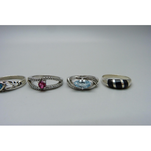 1042 - Eight silver rings