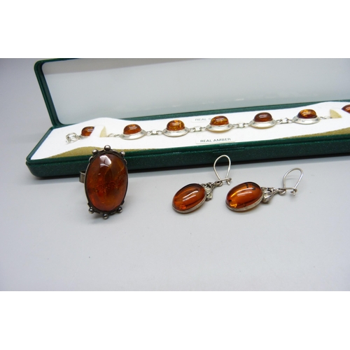 1043 - A silver and amber set bracelet and a silver and amber ring, L, and pair of earrings