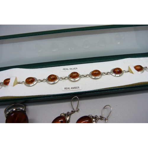 1043 - A silver and amber set bracelet and a silver and amber ring, L, and pair of earrings