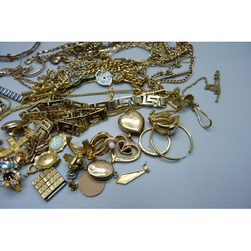 1049 - A box of gold plated jewellery and gold tone jewellery