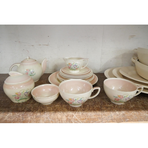 1058 - A collection of Susie Cooper china **PLEASE NOTE THIS LOT IS NOT ELIGIBLE FOR POSTING AND PACKING**